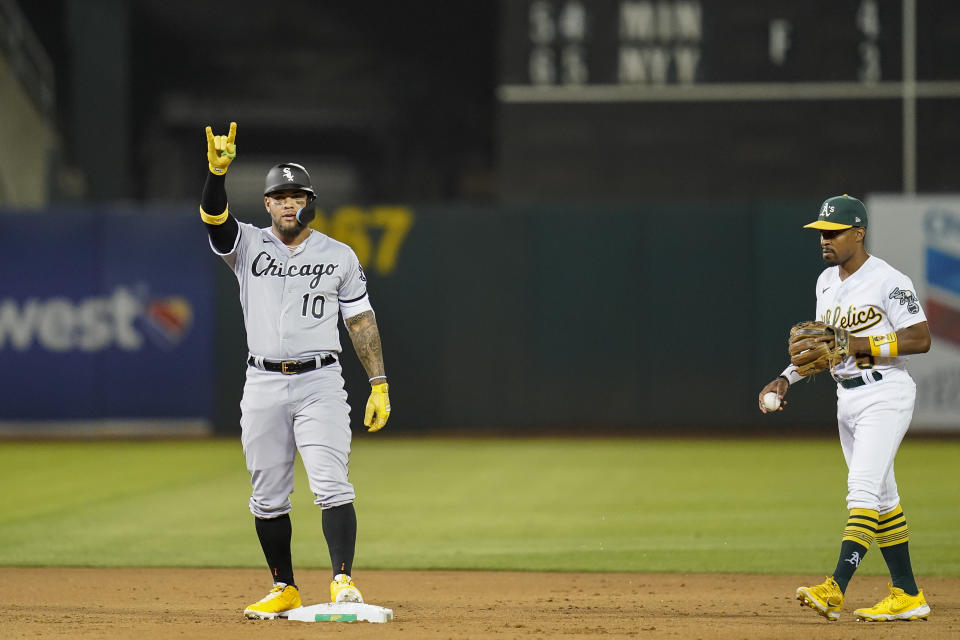 Chicago White Sox's Yoán Moncada (10) gestures after hitting an RBI double against the Oakland Athletics during the fifth inning of a baseball game in Oakland, Calif., Thursday, Sept. 8, 2022. (AP Photo/Godofredo A. Vásquez)