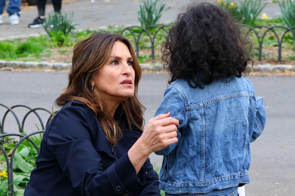 <p>Jose Perez/Bauer-Griffin/GC</p> Mariska Hargitay is seen taking a break from filming 