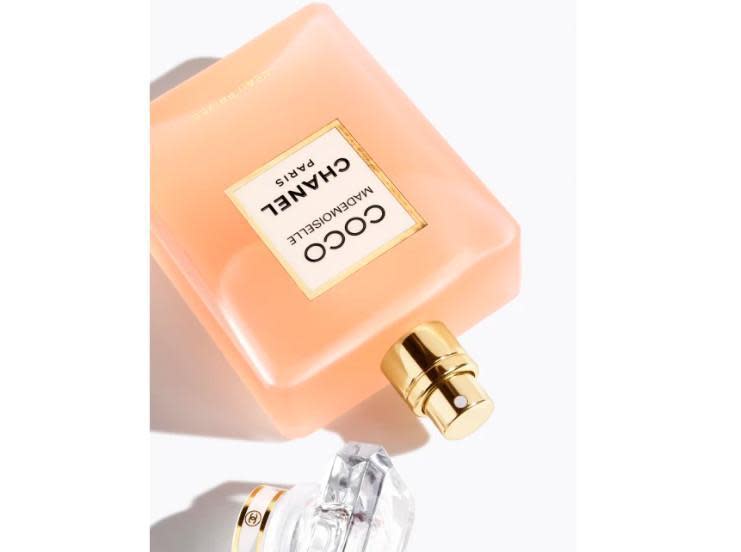 一名資深櫃姐爆料，她遇過的出軌人夫幾乎都選擇「Coco Mademoiselle」這款香水作為同時送小三跟正宮的禮物。（翻攝香奈兒官網）