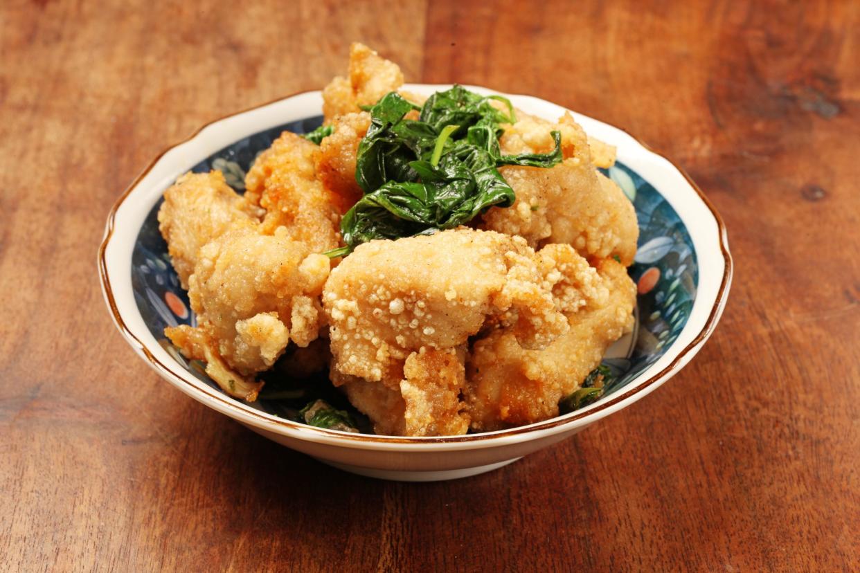 Deep-fried chicken seasoned with pepper and salt