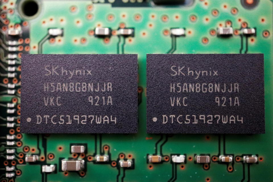 Memory chips by South Korean semiconductor supplier SK Hynix are seen on a circuit board of a computer in this illustration picture taken February 25, 2022. REUTERS/Florence Lo/Illustration