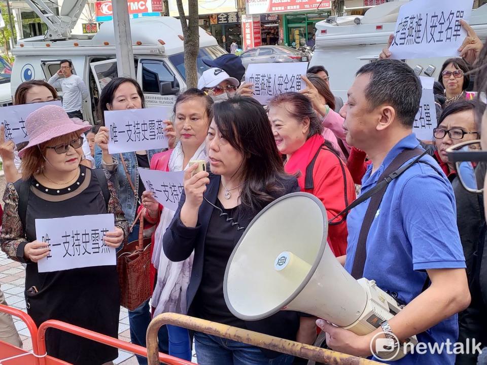 韓國瑜全台新住民後援會總會長史雪燕，抗議遭不分區當墊腳石。   圖：黃建豪/攝