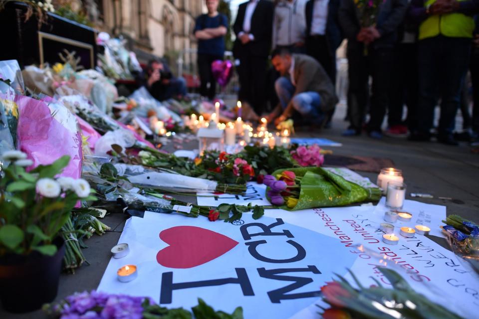 Cities around the world lit up monuments in remembrance of Manchester victims: AFP/Getty Images