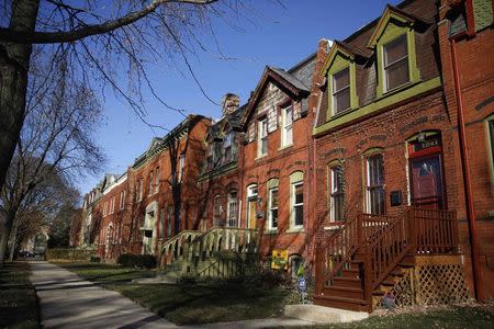 Row houses are seen in the historic Pullman neighborhood in Chicago November 20, 2014. REUTERS/Andrew Nelles