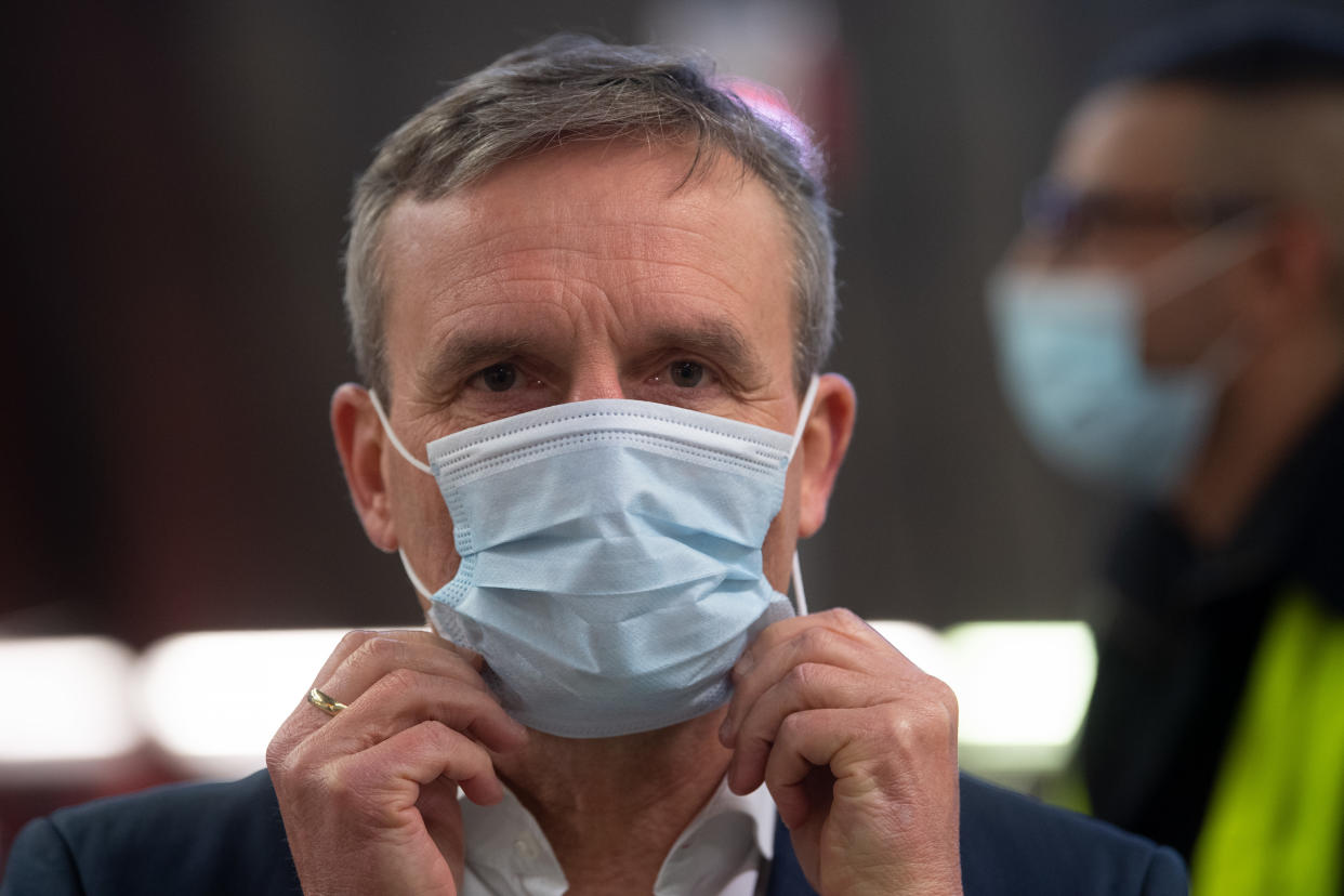 20 April 2020, North Rhine-Westphalia, Duesseldorf: Thomas Geisel (SPD), Lord Mayor of Düsseldorf, puts on a face mask. The Rheinbahn in Düsseldorf distributed protective masks for their passengers in a so-called hygiene kit. Photo: Federico Gambarini/dpa (Photo by Federico Gambarini/picture alliance via Getty Images)