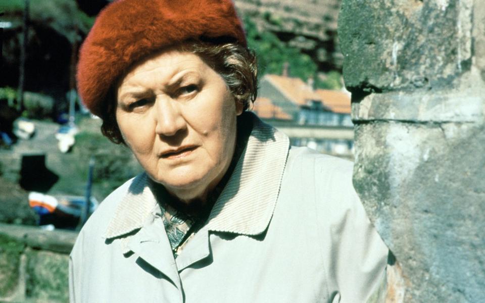 Patricia Routledge in Hetty Wainthropp Investigates