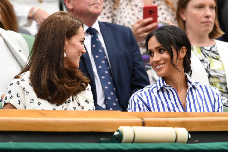 Incluso una sonrisa forzada genera buenas vibraciones . (Foto: Getty)