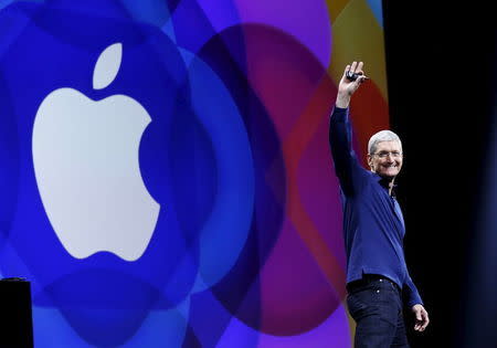 Apple CEO Tim Cook waves as he arrives on stage to deliver his keynote address at the Worldwide Developers Conference in San Francisco, California, United States June 8, 2015. REUTERS/Robert Galbraith