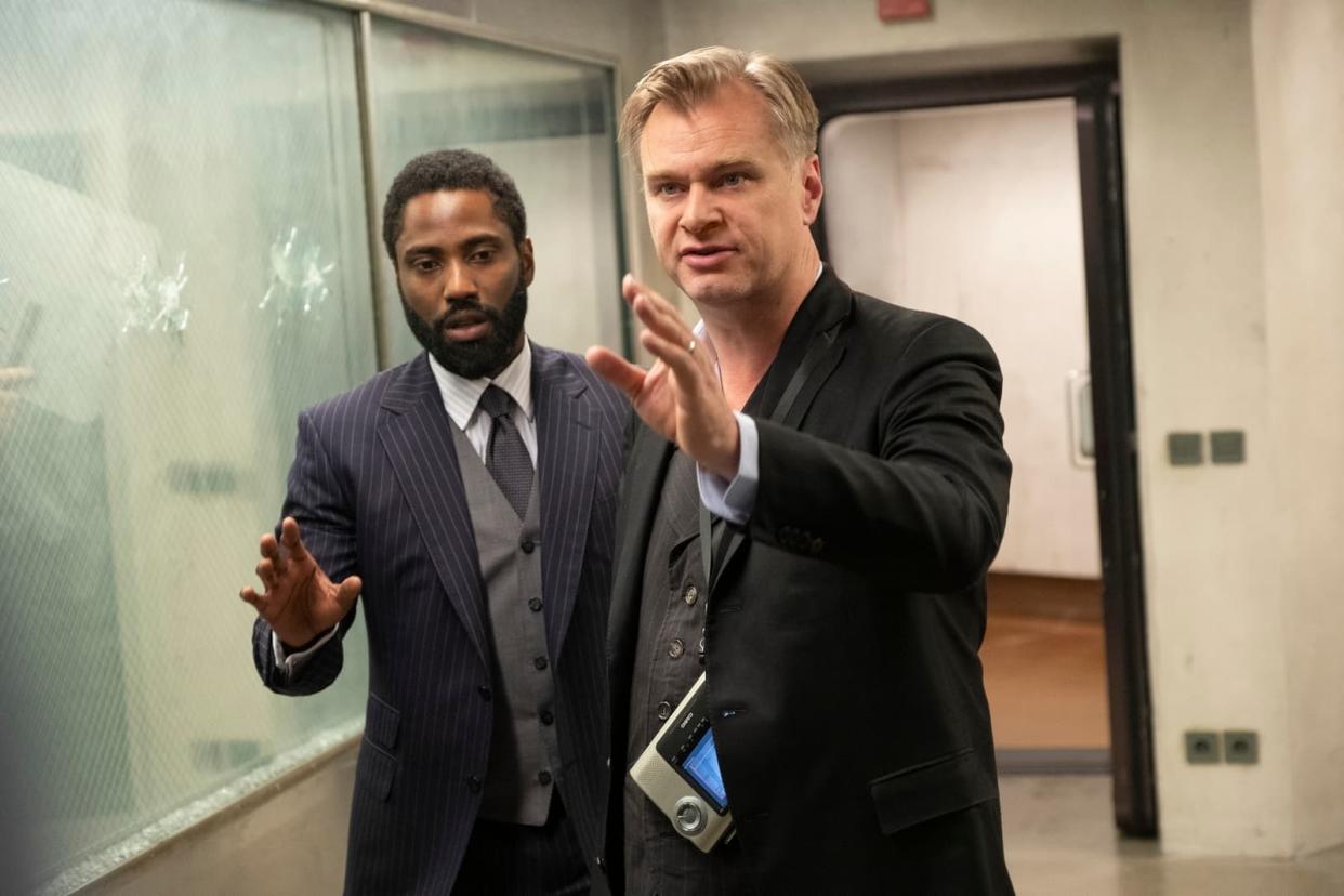 John David Washington et Christopher Nolan dans 