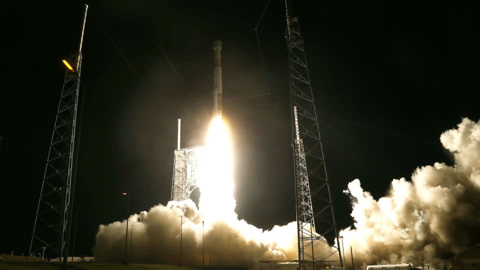 A United Launch Alliance Atlas V rocket, carrying a Boeing CST-100 Starliner spacecraft, will lift off on an unmanned test flight on December 20, 2019, in Cape Canaveral, Florida. - Joe Raedle/Getty Images