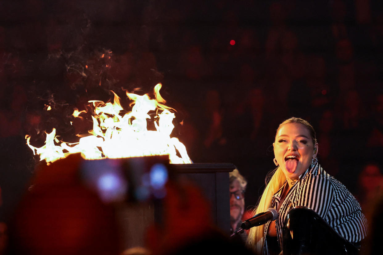 Elle King performs at the 56th Annual CMA Awards. (Photo: Reuters/Mario Anzuoni)