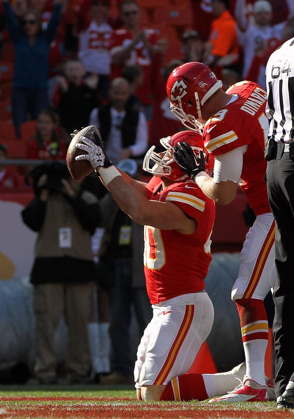 Running back Peyton Hillis #40 of the Kansas City Chiefs celebrates after scoring a touchdown during the game against the Carolina Panthers at Arrowhead Stadium on December 2, 2012 in Kansas City, Missouri. (Photo by Jamie Squire/Getty Images)