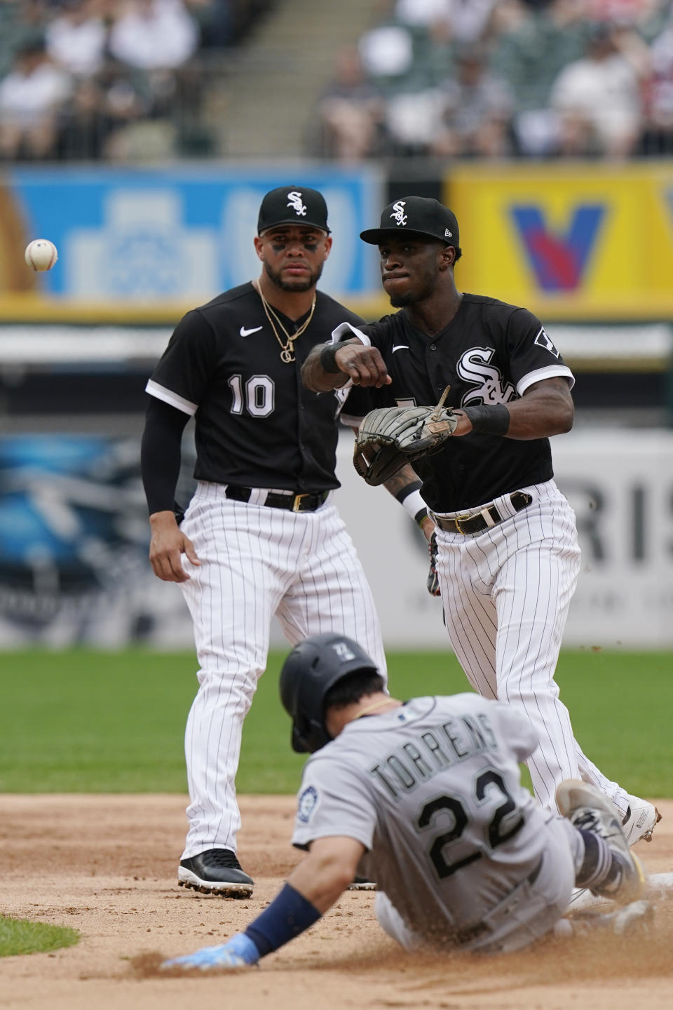 Chicago White Sox third baseman Yoan Moncada, left, watches as shortstop Tim Anderson, right, throws out Seattle Mariners' Jake Fraley at first after forcing out Luis Torrens (22) at second during the third inning of a baseball game in Chicago, Saturday, June 26, 2021. (AP Photo/Nam Y. Huh)