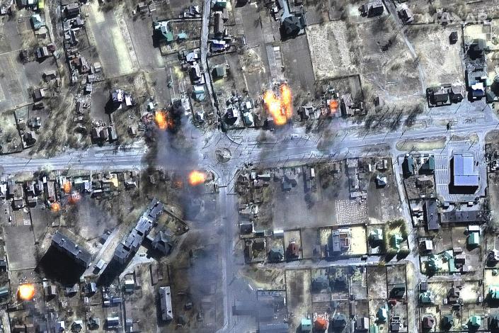 Satellite image shows burning buildings in northeast Chernihiv (&#xa9;2022 Maxar Technologies)