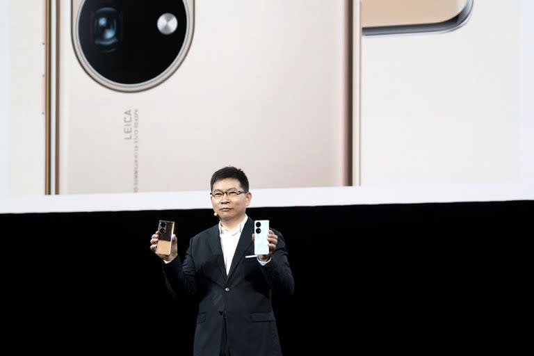 Richard Yu, director ejecutivo de Consumo en Huawei, presenta los modelos P50 y P50 Pro