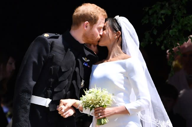 harry meghan wedding kiss