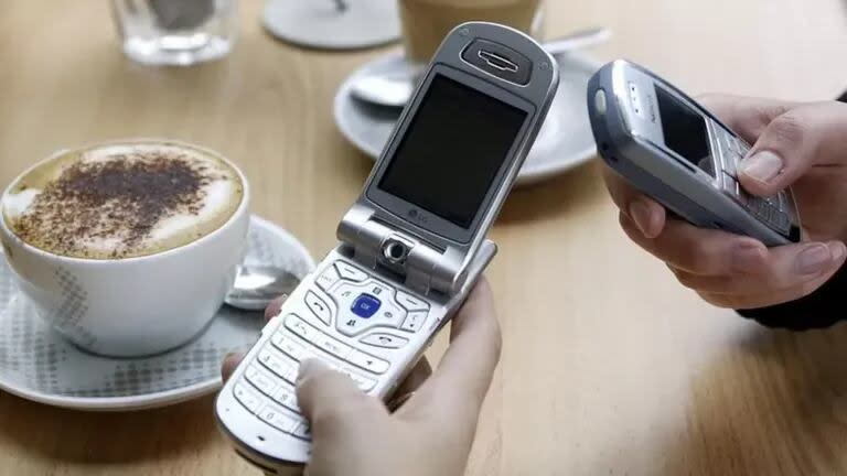 Los teléfonos plegables, una alternativa para desconectarse de a poco a los estímulos de smartphones