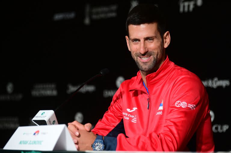 Novak Djokovic, en la rueda de prensa previa a su debut en la Copa Davis, en el Pabellón Fuente San Luis, en Valencia