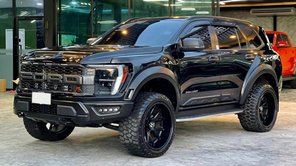 Forbidden Fruit: Shop Builds a Midsize Ford Raptor SUV From a Ford Everest photo