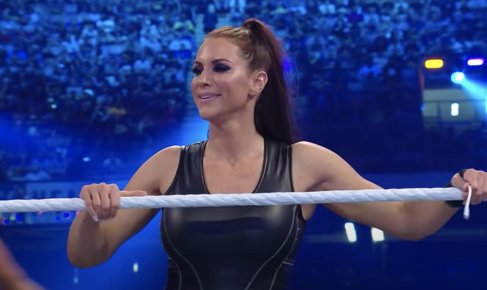 stephanie mcmahon wrestlemania 34