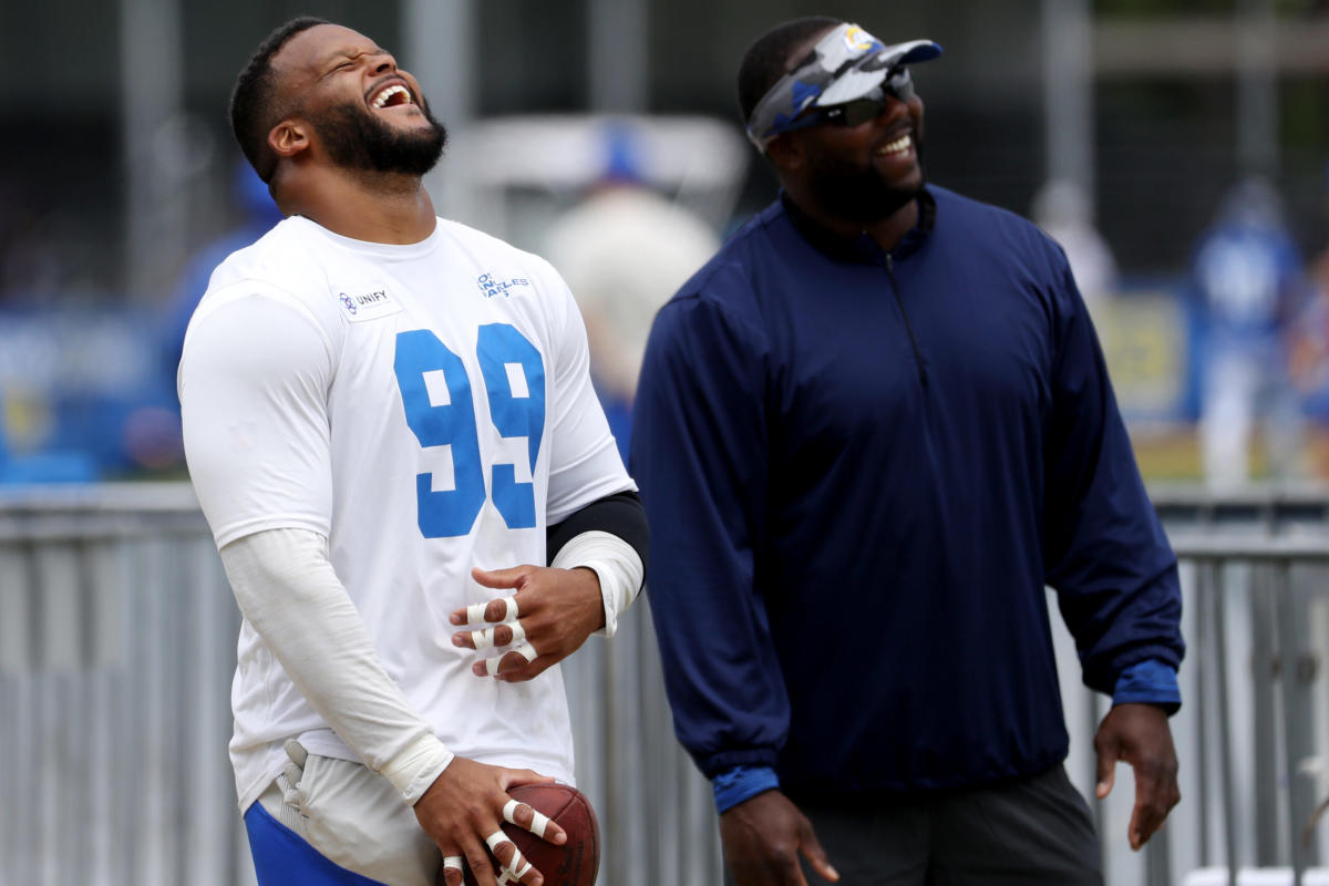 Aaron Donald hosts annual youth camp back home in Pittsburgh