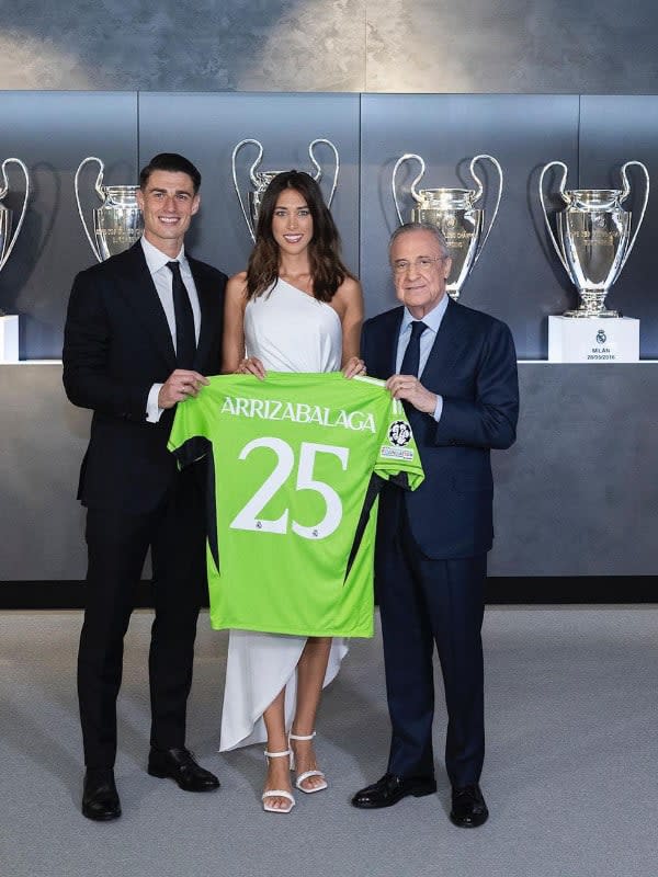 Presentación del portero Kepa con su mujer en el Real Madrid 