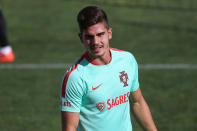 <p>Nochmal Silva, nochmal 20 Millionen. Portugal hat in diesem Jahr ein sehr junges Team, denn auch André Silva kam erst 2016 in die Mannschaft. Zuvor war er – Überraschung – in den Mannschaften U16 bis U21 aktiv. Seit 2017 steht er beim AC Mailand unter Vertrag. </p>