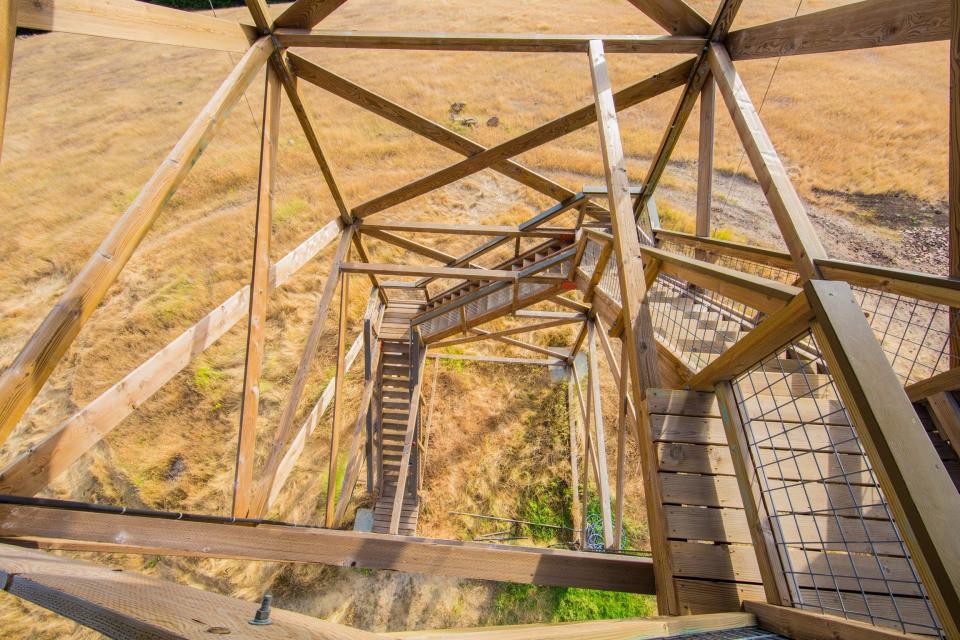 oregon airbnb view down from stairs