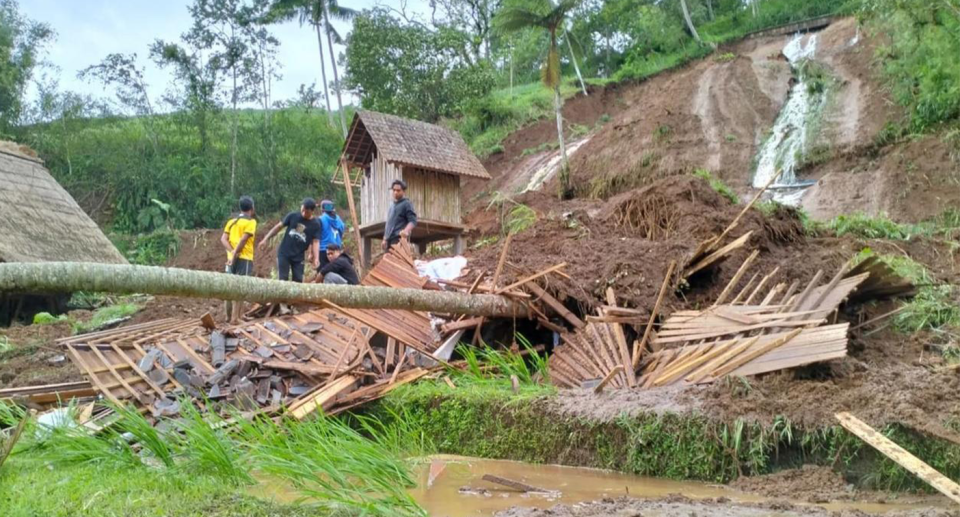 The aftermath of landslide in at the village of Jatiluwih, about 50 kilometres north of Denpasar.