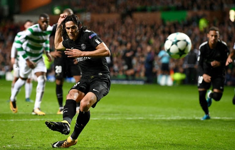 Paris Saint-Germain's Edinson Cavani scores a goal from the penalty spot during their UEFA Champions League Group B football match against Celtic, in Glasgow, on September 12, 2017