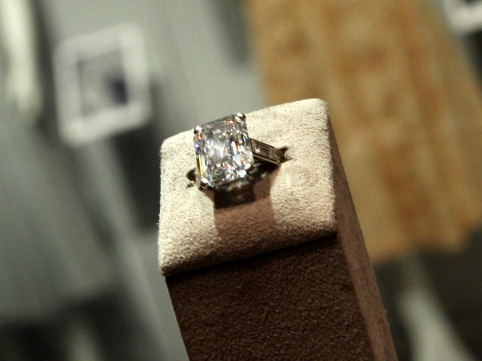 grace kelly engagement ring display