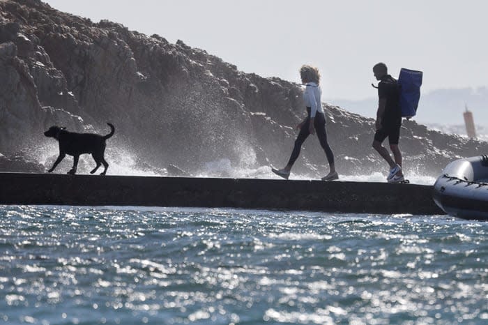 Brigitte Macron, de vacaciones en la Costa Azul junto a su perro Nemo