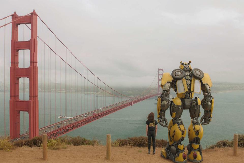 BUMBLEBEE Left to right: Hailee Steinfeld as Charlie and Bumblebee