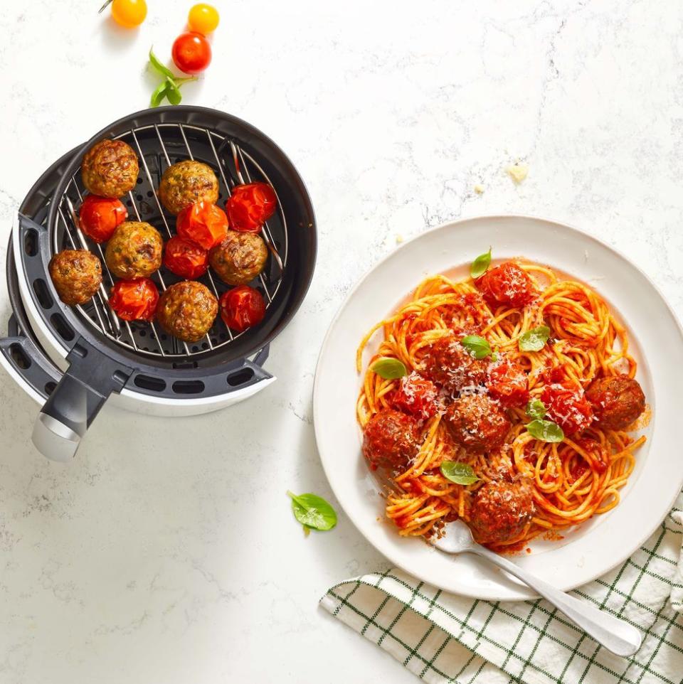 9) Spaghetti and Air Fryer Meatballs