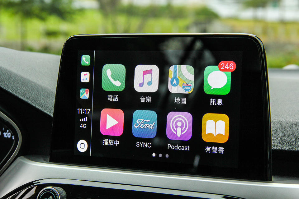 支援 Apple CarPlay 智慧型手機連結。