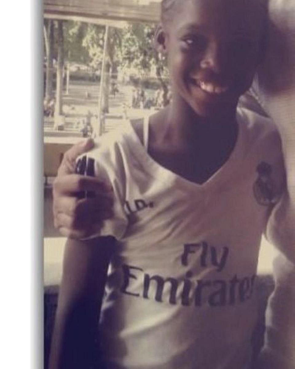 Linda Caicedo de niña con la camiseta del Real Madrid.