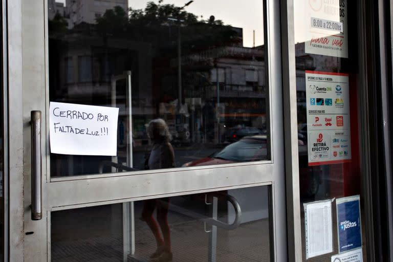 Corte de luz en el barrio de Floresta debido al apagón masivo: en qué lugares volvió el suministro