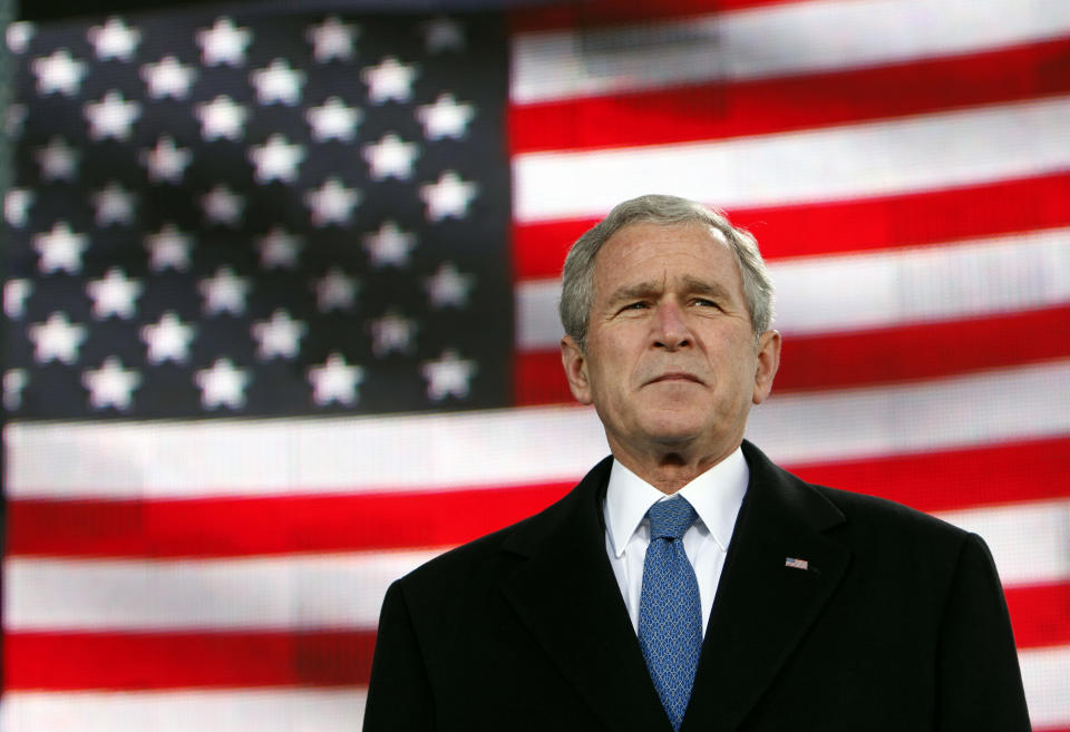 George W. Bush ganó la presidencia en una elección muy disputada en 2000 y se reeligió en 2004, (Reuters)