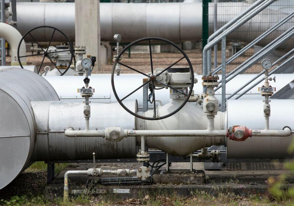 Die von Gazprom betriebene Gasspeicher-Anlage in Rehden. Die Bundesregierung befüllt den Speicher mit eigenem Gas.  - Copyright: picture alliance/Ulrich Baumgarten