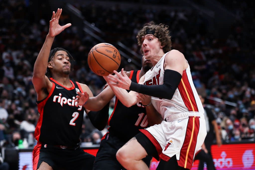 DEP-BAS HEAT-TRAIL BLAZERS (AP)