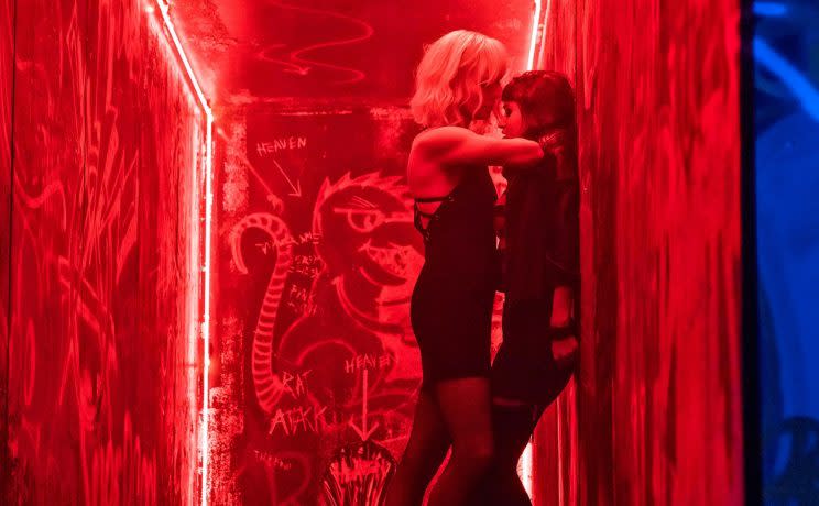 Charlize Theron and Sofia Boutella get physical in 'Atomic Blonde' (credit: Universal/Focus Features)