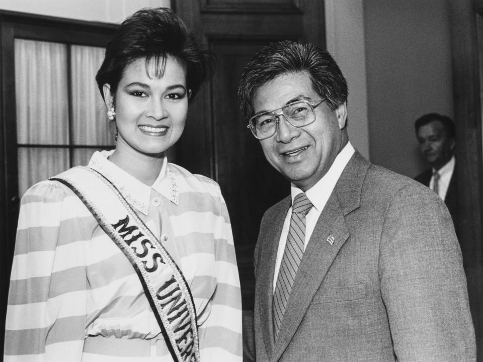 Bui Simon and Rep. Daniel Akaka, D-Hawaii, (from Thailand). Most members are afraid get near her. 1985