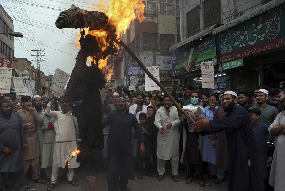 Pakistan traders burn an effigy of Israeli Prime Minister Benjamin Netanyahu during a demonstration in support of Palestinians, in Peshawar, Pakistan, Thursday, May 20, 2021. (AP Photo/Muhammad Sajjad)