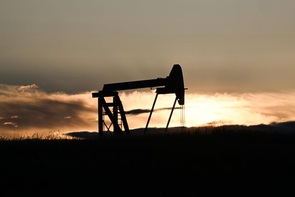 CALIFORNIA, USA - APRIL 14: A view of oil-well in action during sunset at Elk Hills Oil Field as gas prices on the rise in California, United States on April 14, 2024. Tayfun Coskun / Anadolu - Copyright: picture alliance / Anadolu | Tayfun Coskun