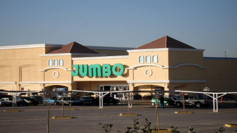 Jumbo bajó un 15% los precios de productos de marca propia