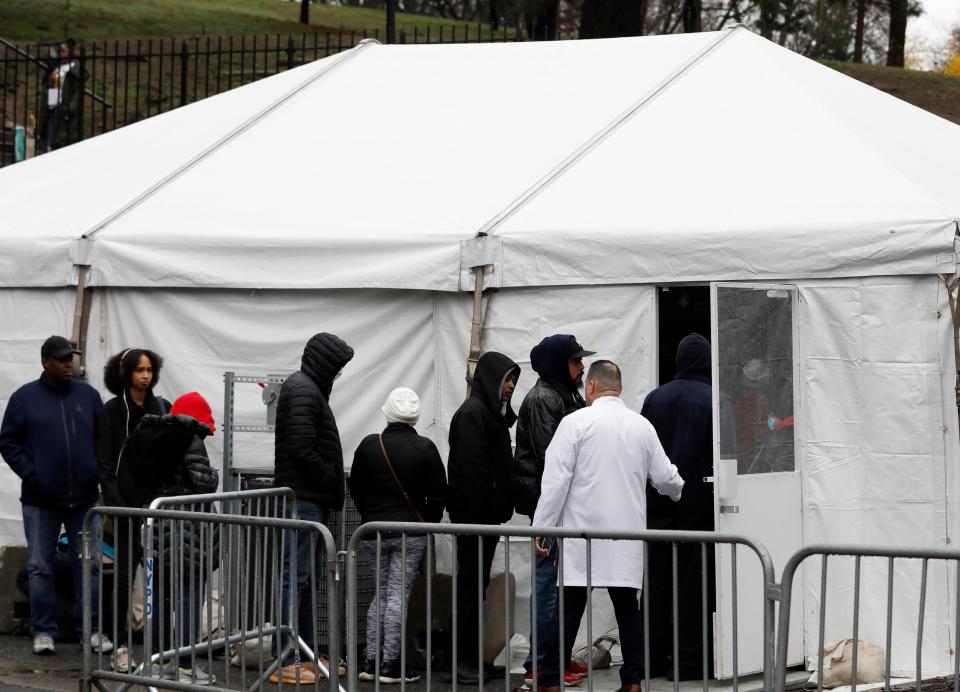 People queue up to to test for the coronavirus disease at a field clinic at the Brooklyn Hospital Center in New York City. (Photo: Andrew Kelly / Reuters)