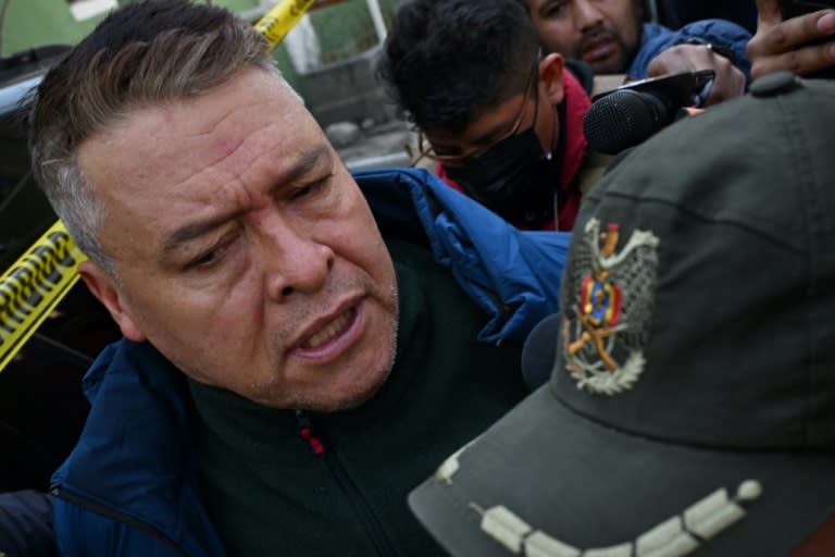 El ahora destituido jefe del ejército boliviano, general Juan José Zúñiga, es fotografiado durante su traslado a la cárcel de máxima seguridad de San Pedro de Chonchocoro, en La Paz, el 29 de junio de 2024 (AIZAR RALDES)