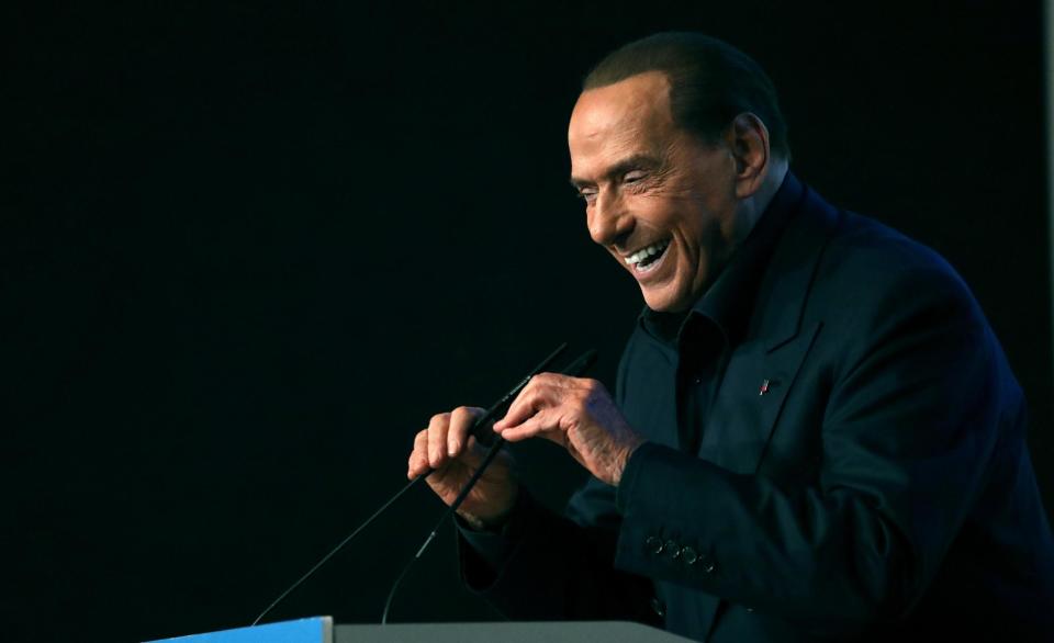 Der 82-jährige Berlusconi hat sich aus “Verantwortungsgefühl entschieden, nach Europa zu gehen”. (Bild: Matteo Bazzi/ANSA/AP/dpa)