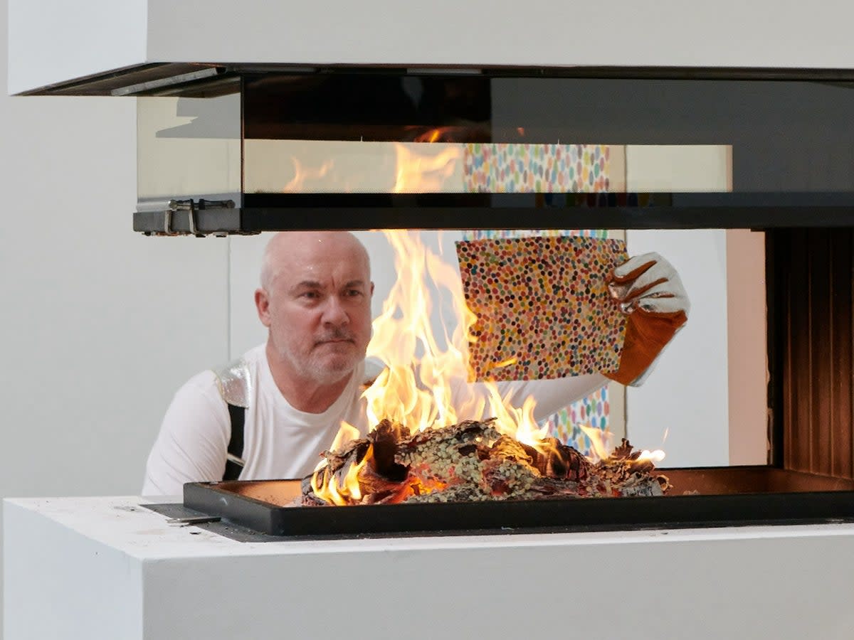 Damien Hirst burning his artworks  (Prudence Cuming Associates Ltd. © Damien Hirst and Science Ltd. All rights reserved, DACS 2022)