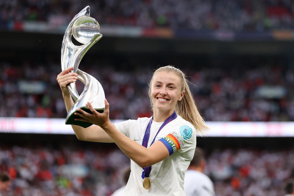 Leah Williamson of England celebrates with the trophy following her teams victory during the UEFA Women's Euro 2022 final match between England and Germany at Wembley Stadium on July 31, 2022 in London, England. (Photo by Naomi Baker/Getty Images)